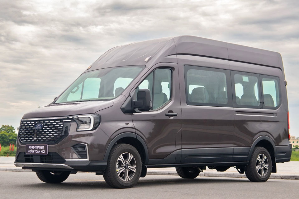 Ngoại thất Ford Transit 1